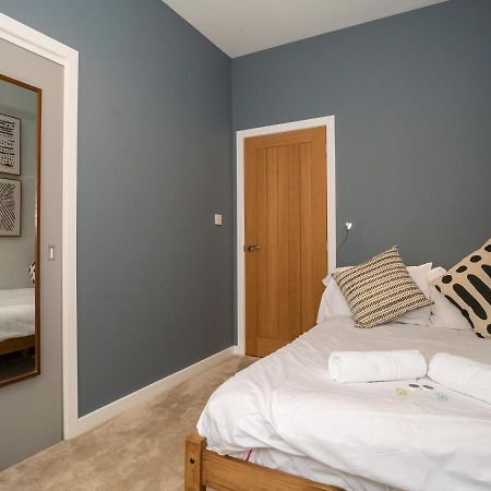 Pass The Keys Stunning 3 Bed Loft Style Apt With Free Parking EDI Kültér fotó