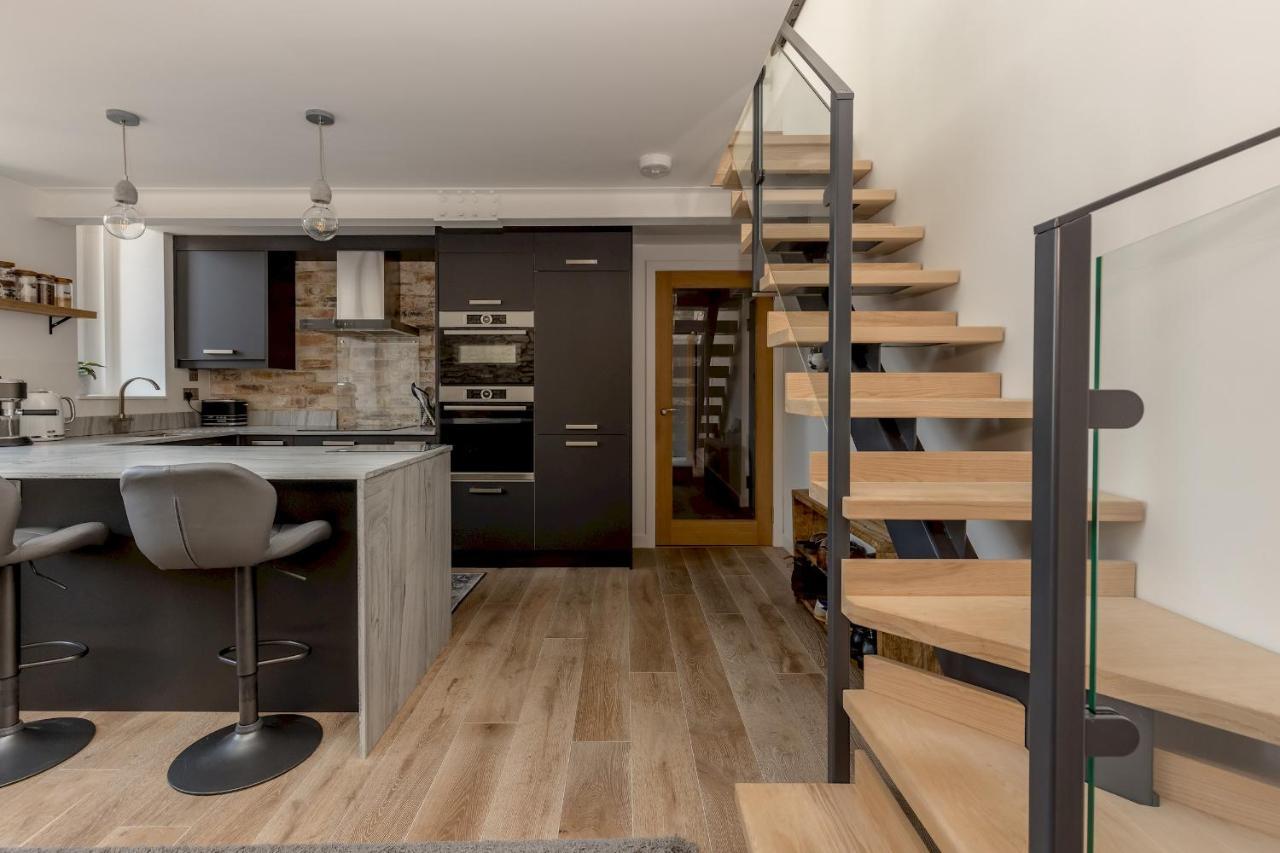 Pass The Keys Stunning 3 Bed Loft Style Apt With Free Parking EDI Kültér fotó