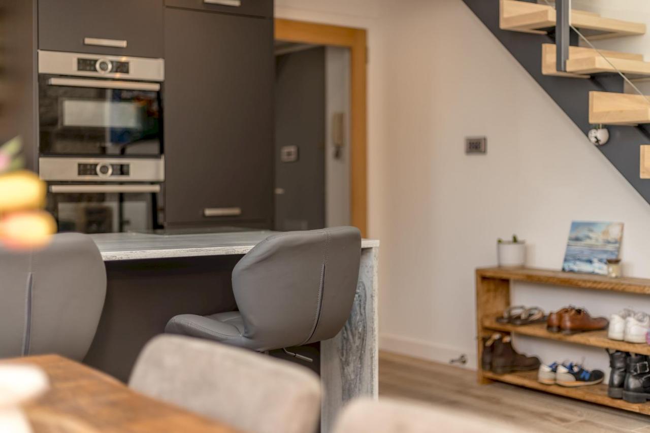 Pass The Keys Stunning 3 Bed Loft Style Apt With Free Parking EDI Kültér fotó