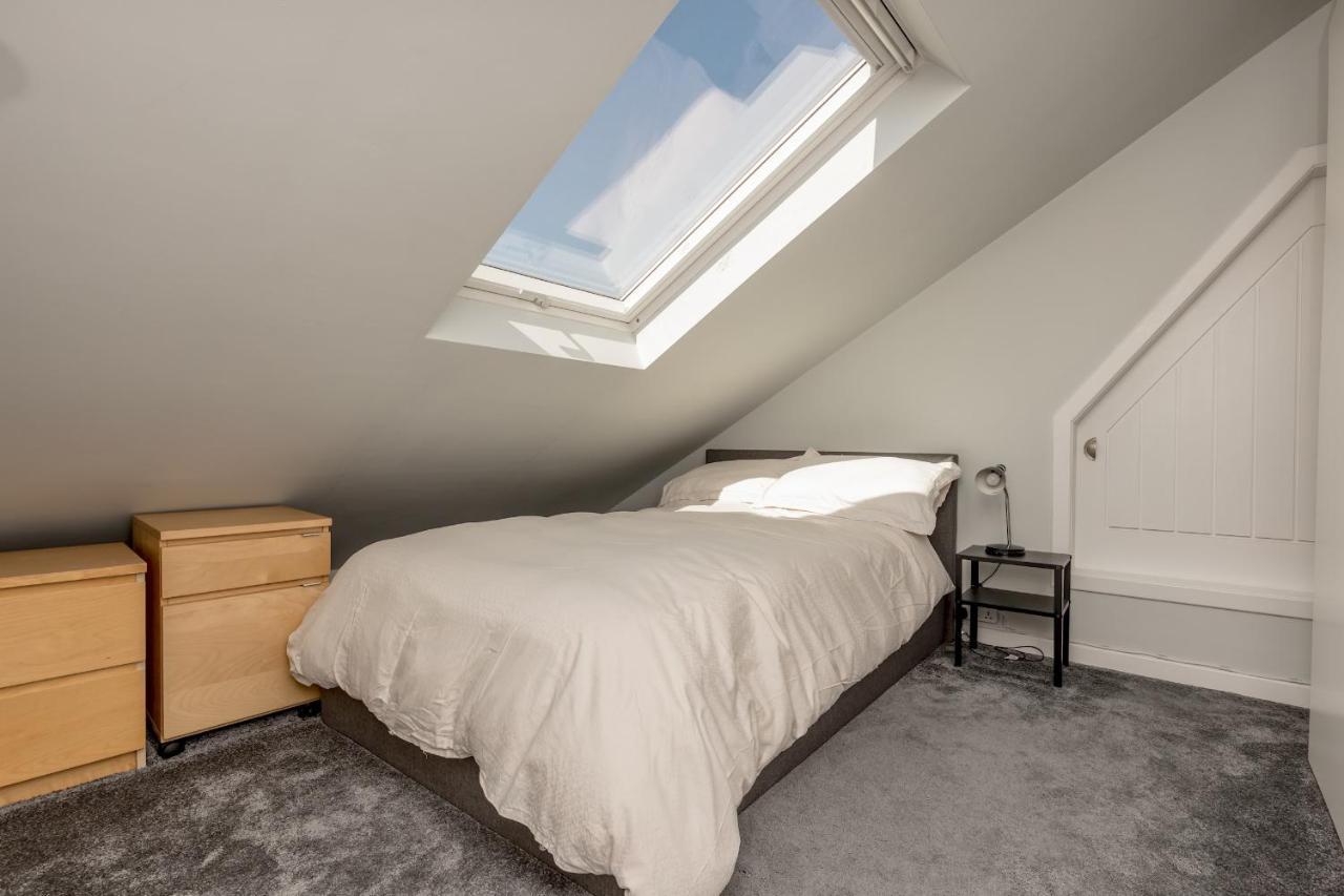 Pass The Keys Stunning 3 Bed Loft Style Apt With Free Parking EDI Kültér fotó