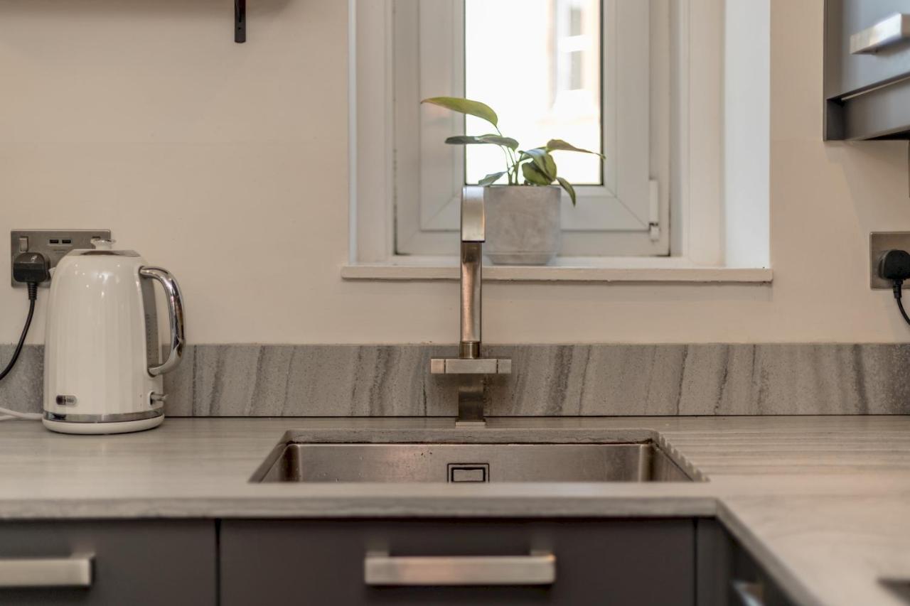 Pass The Keys Stunning 3 Bed Loft Style Apt With Free Parking EDI Kültér fotó