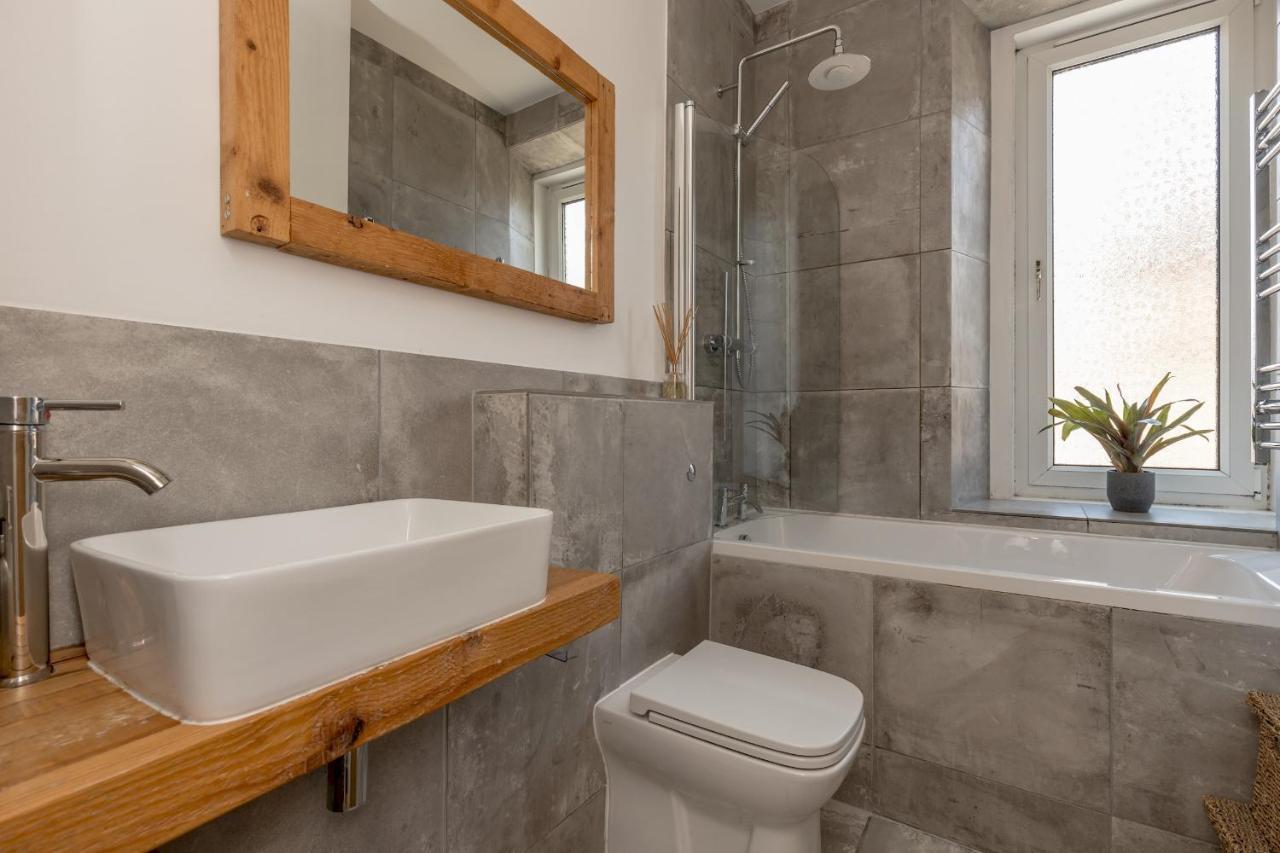 Pass The Keys Stunning 3 Bed Loft Style Apt With Free Parking EDI Kültér fotó