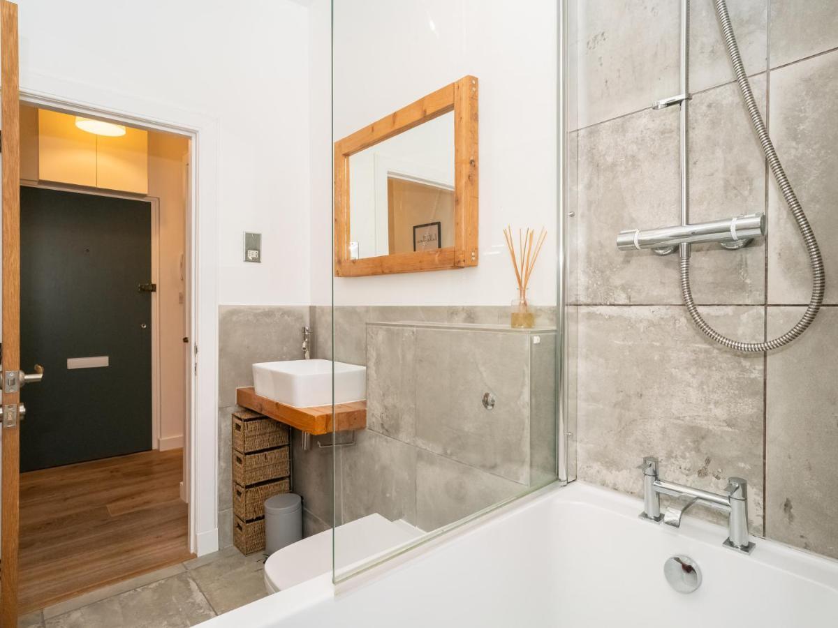 Pass The Keys Stunning 3 Bed Loft Style Apt With Free Parking EDI Kültér fotó